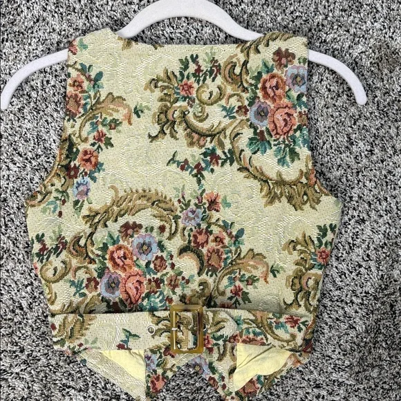 Princess Polly Brinna Tapestry Floral Patterned Button-Up Vest Top - Picture 9 of 10